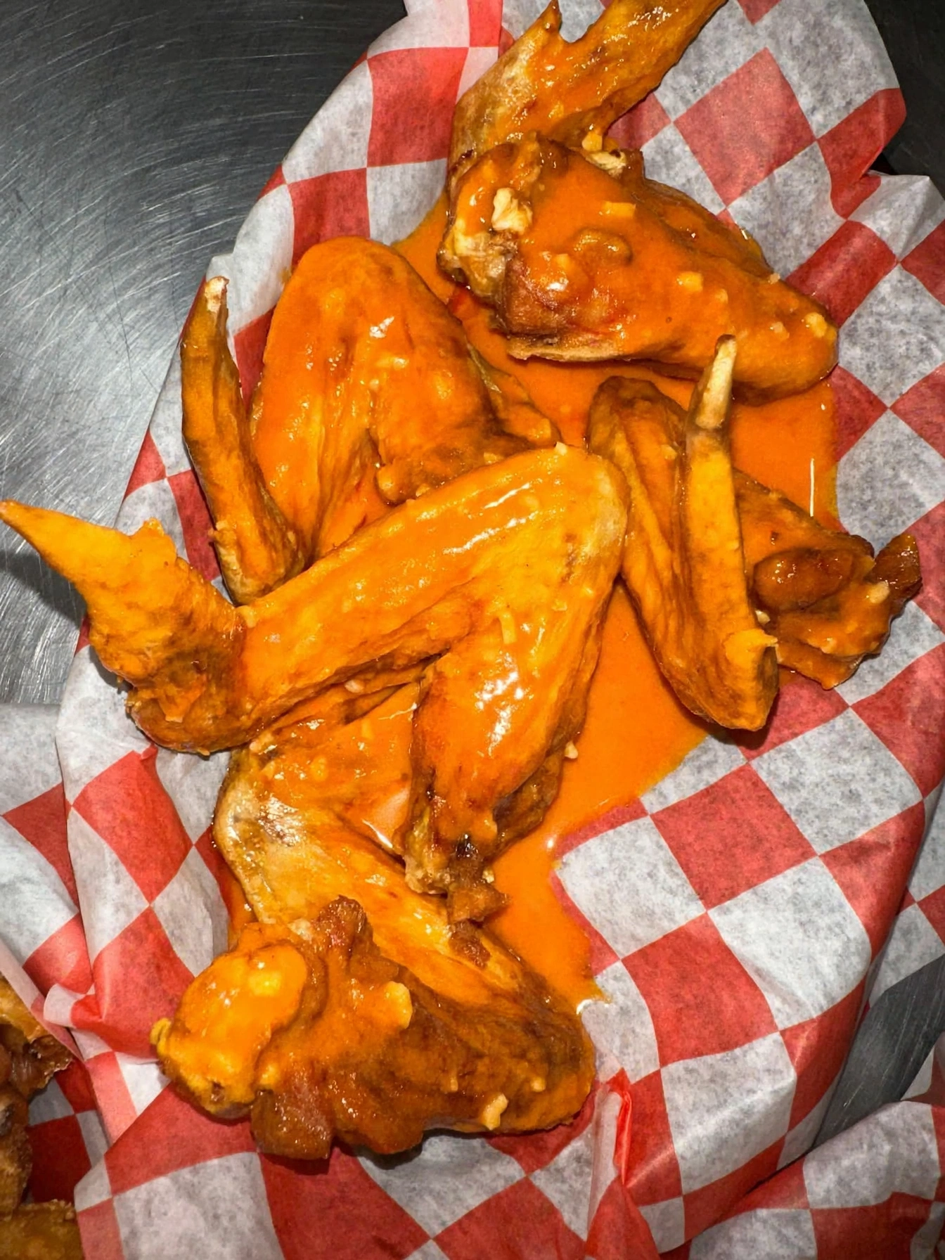 Basket of whole wings at 6ers